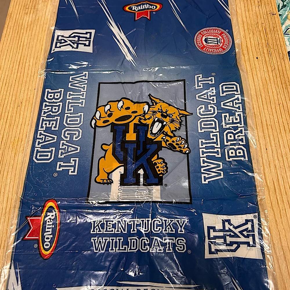 Vintage 1997 1998 Kentucky Wildcats Rainbo Bread Bag & schedule card!